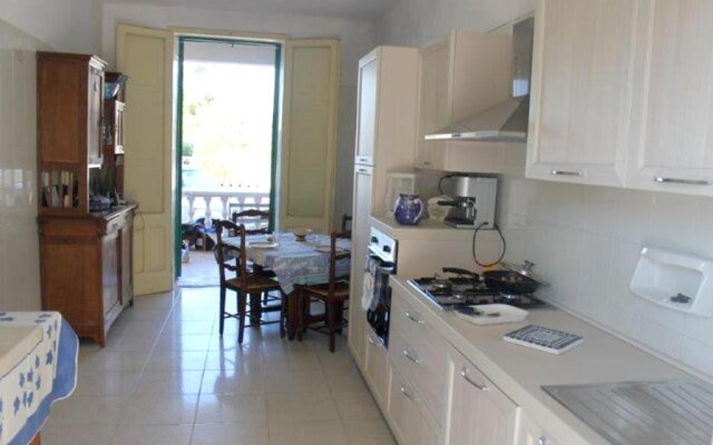 2 bedrooms villa at Spiaggiabella 50 m away from the beach with sea view and enclosed garden