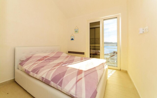 Beautiful Home in Miskovici With Wifi and 2 Bedrooms