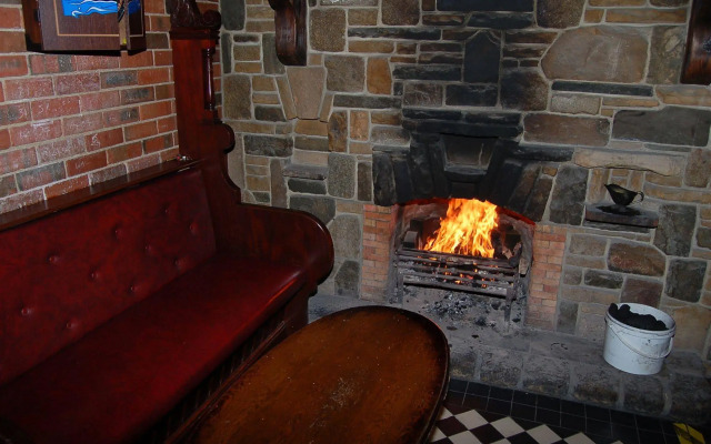 Ivanhoe Hotel and Inn