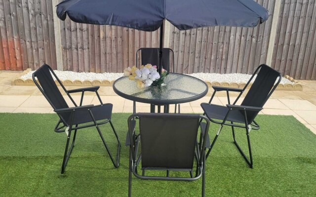 Exquisite 3-bed Royal Pearl Home in Greater London