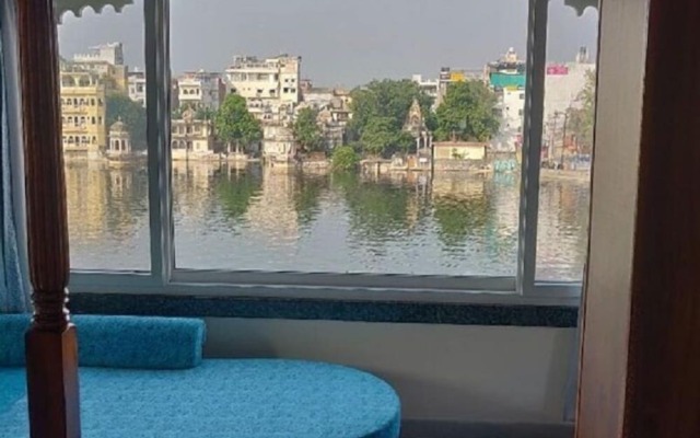 Jheel Hotel and Restaurent