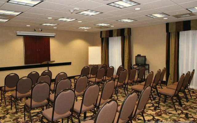 Hampton Inn & Suites Alexandria