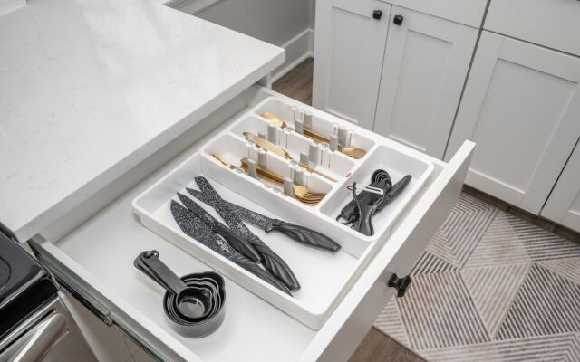 The Luxe Spot Suites