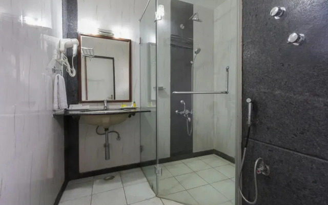 R D Suites A Business Hotel