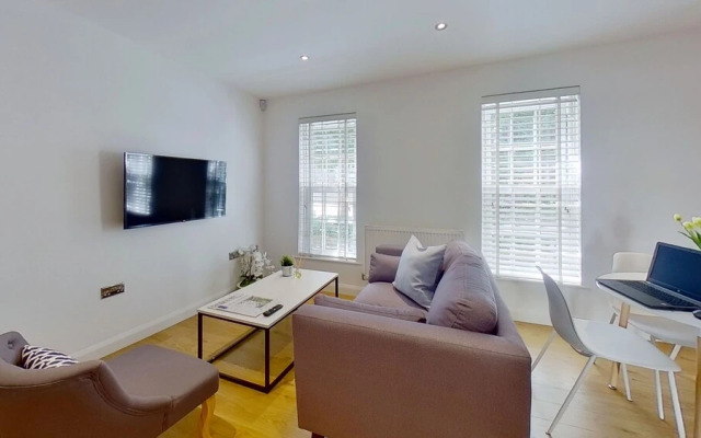 BookedUK - Cosy but spacious apartment