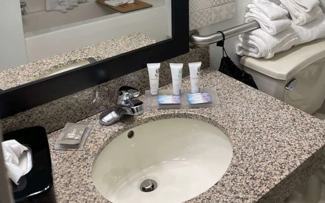 Country Inn & Suites by Radisson, Merrillville, IN