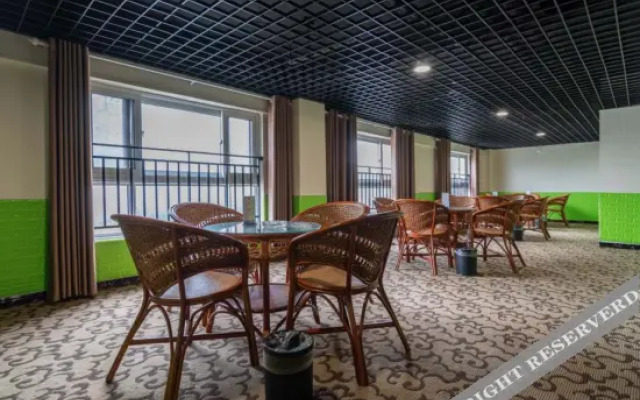 Oyo Heze Palace Hotel (Caozhou Peony Garden Store)