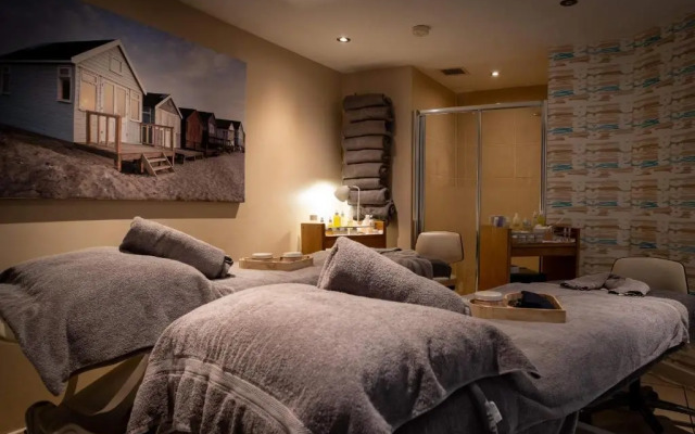 Captain's Club Hotel & Spa