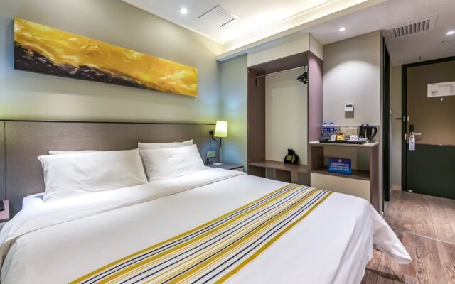 Home Inn Plus (Beijing Changping Government Street Metro Station)
