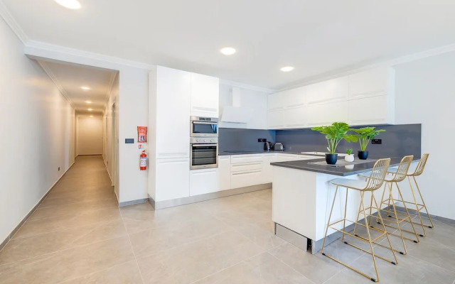 Art Deco Luxury Apartment, Central Location
