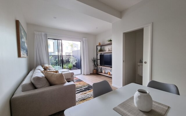 Brand New House by Botany - Parking