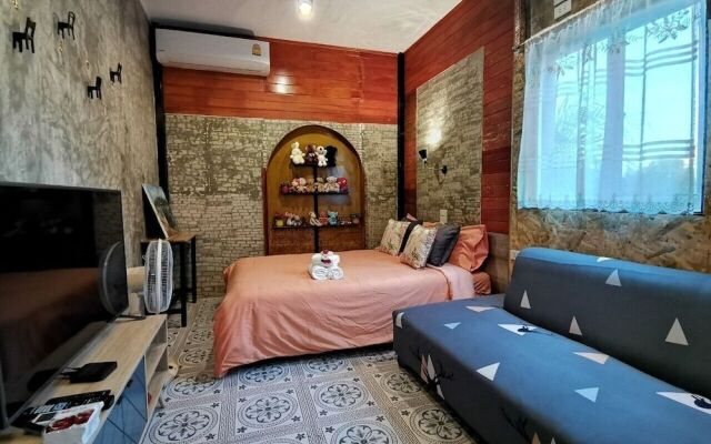 Gardenroom Home Stay and Cafe Suvarnabhumi