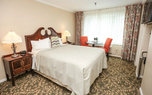 The Historic Summit Inn