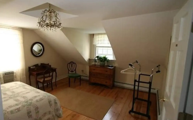 Green River Bridge House