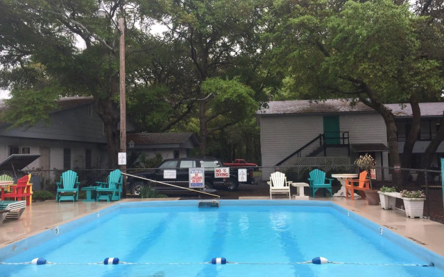 Captain's Cove Motel