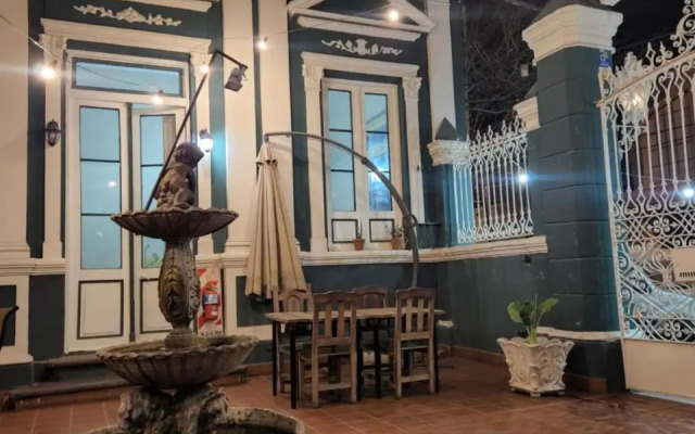 El Chabot Hostel