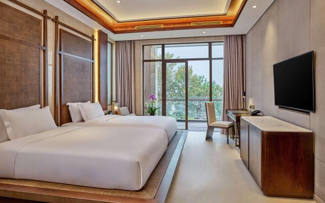 Lushan West Sea Resort, Curio Collection by Hilton