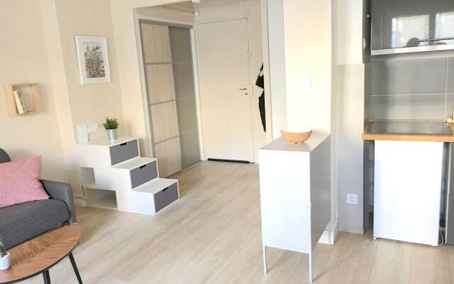 Studio in Marseille, With Furnished Balcony and Wifi - 2 km From the B