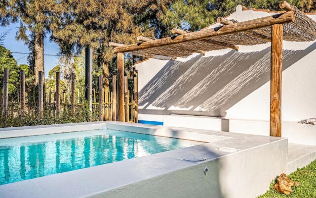 Beautiful Home in Grândola With Wifi and 4 Bedrooms