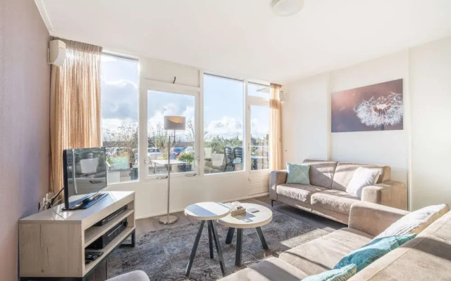 4-person Apartment With Island View