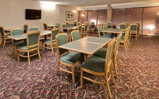 Holiday Inn Express Chicago-Downers Grove by IHG