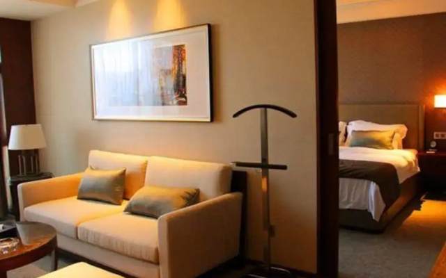 Swan Lakeview Hotel