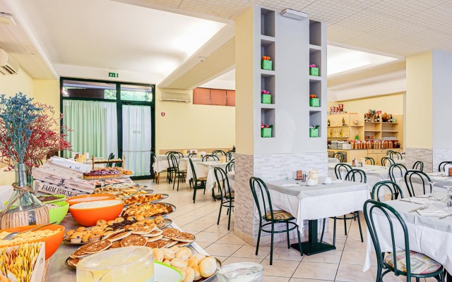 Gadames Hotel - Lunch on the Beach