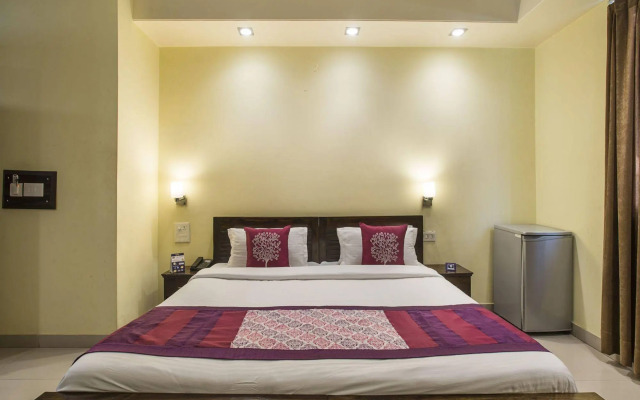 OYO 2048 Hotel Le Grand