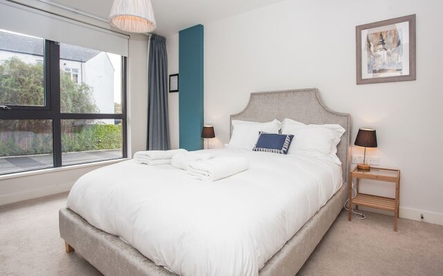 Beautiful Duplex Flat, sleeps 6, close to tube