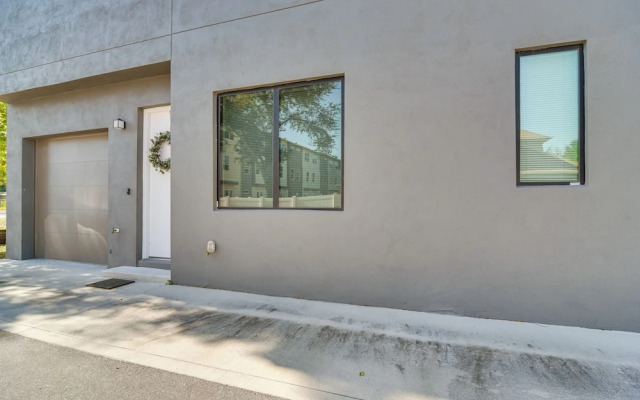 Modern Tampa Townhome Near Midtown WFH Friendly