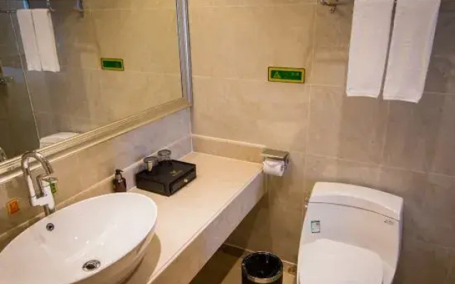 Vienna International Hontel (Maoming High-speed Railway Station Yangling Branch)