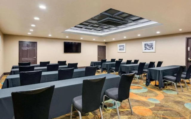 Clarion Inn & Suites