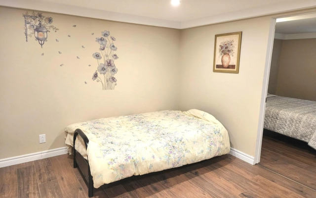 Cozy spacious Apt In Laval, Greater Montreal