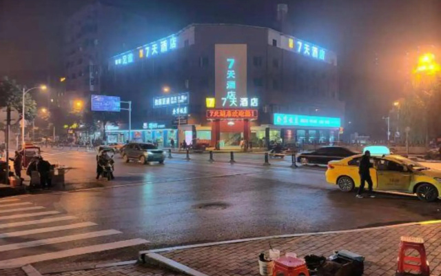 7Days Inn Hotel (Dianjiang County Nanyang Road)