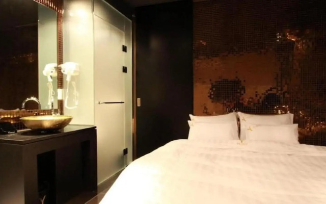 Y Hotel