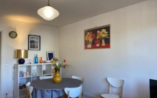 Bright 70m Cosy Near the Beach