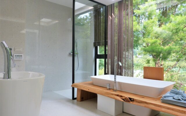 Aroundthetree Hermitage Manor