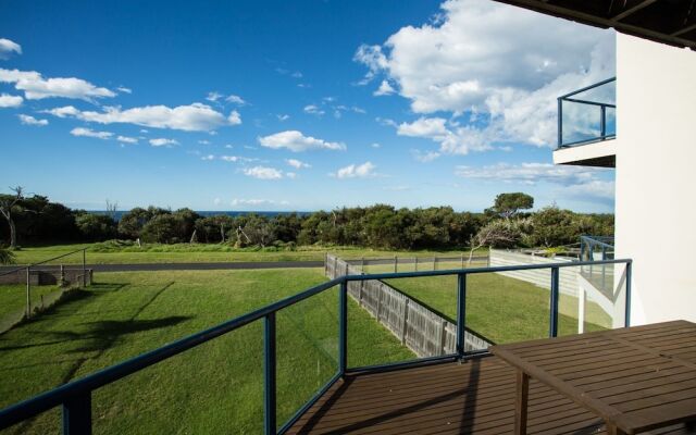 Kara Yaringa on Hill Street