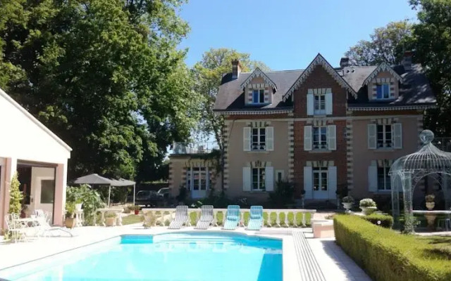 Chateau La Touche
