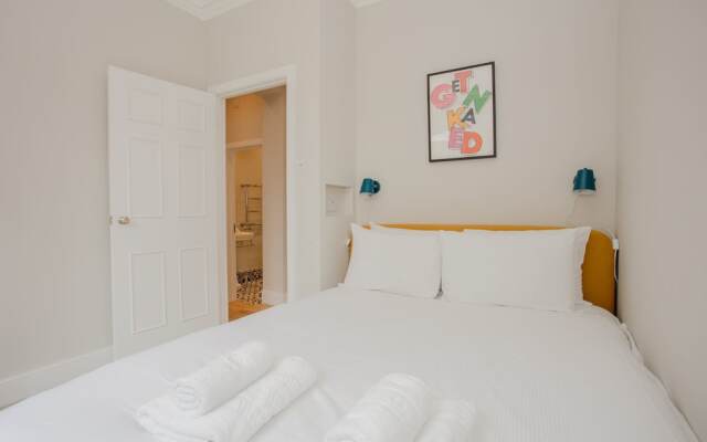 Modern 3 Bedroom Flat in West Hampstead