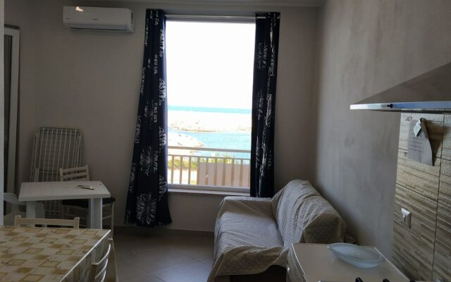 Seafront Apartment In Ciro Marina Near Museum & Vineyard