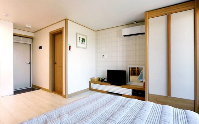 Tongyeong Cobalt Blue Pension