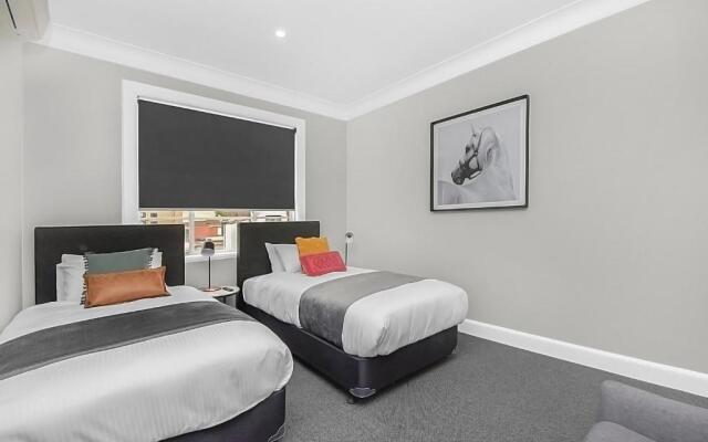 Horse and Jockey Hotel Homebush