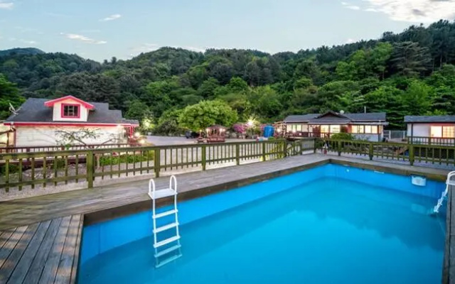 Gapyeong Dalbit Jeongwon Pension