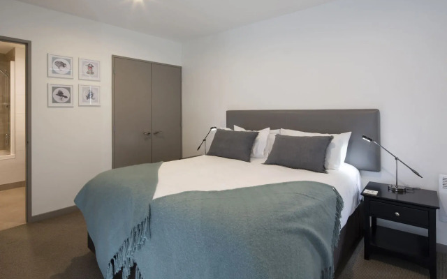 22 Hallenstein Apartments by Staysouth