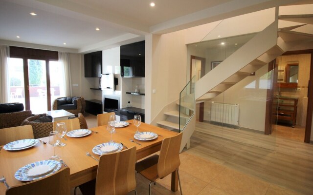 Modern Holiday Home on the Canal With Private Swimming Pool