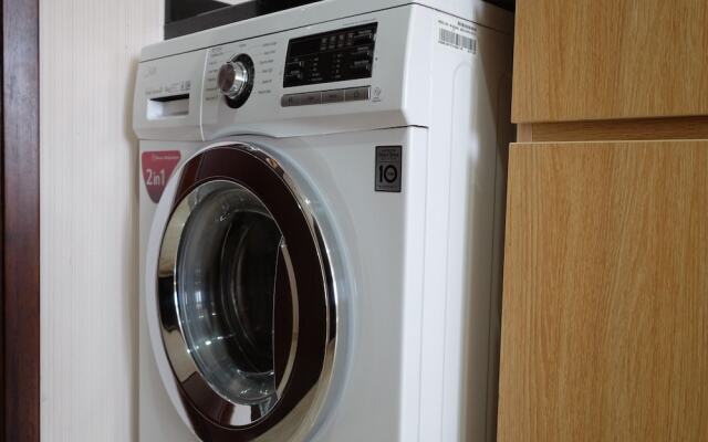 Homey And Comfy Studio Room At Menteng Park Apartment