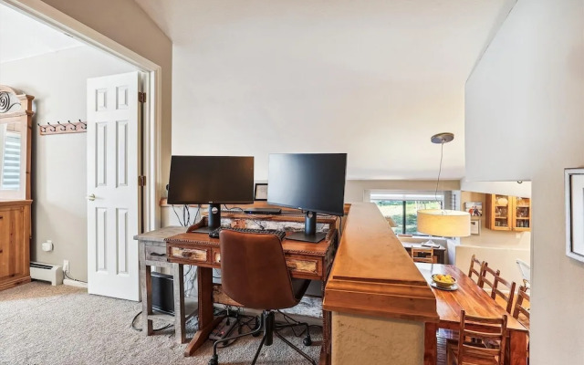 Park Forest  4 Bedroom Home by RedAwning