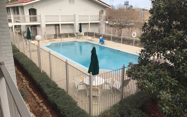 Days Inn by Wyndham Sulphur West