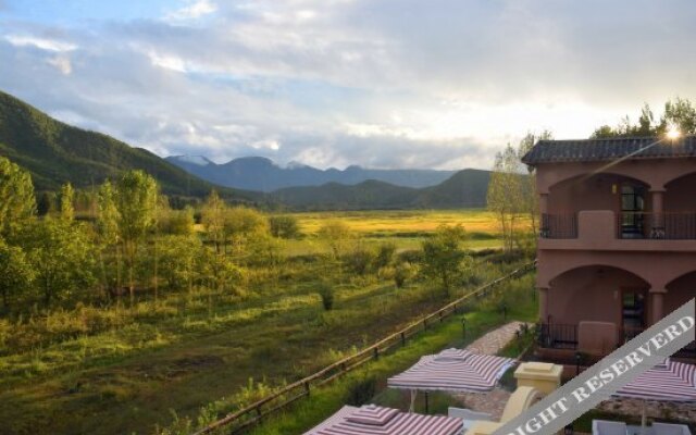 Lugu Lake Xiyue Wetland Landscape Hotel